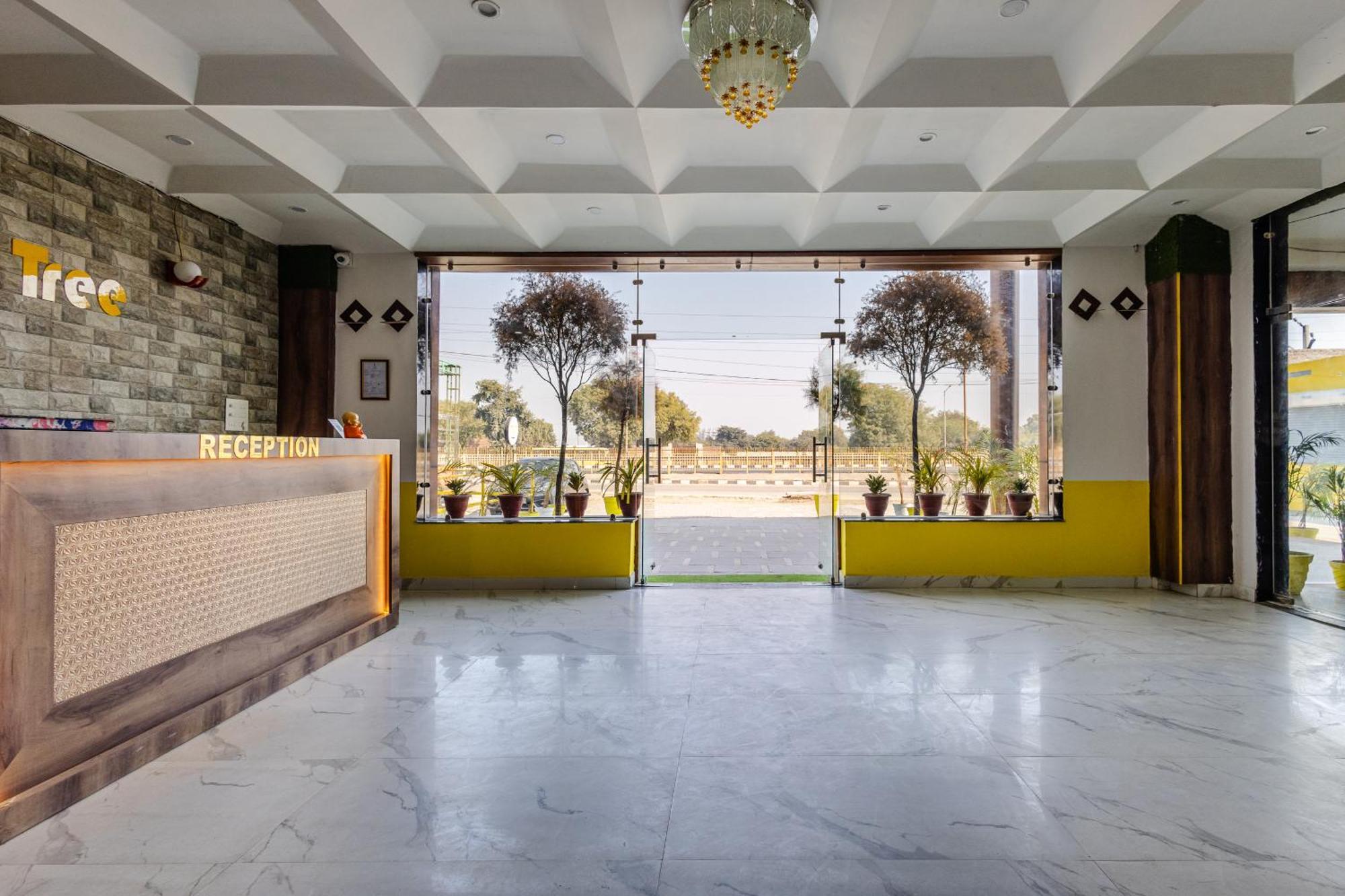 Lime Tree Hotel And Banquet Vrindāvan Extérieur photo