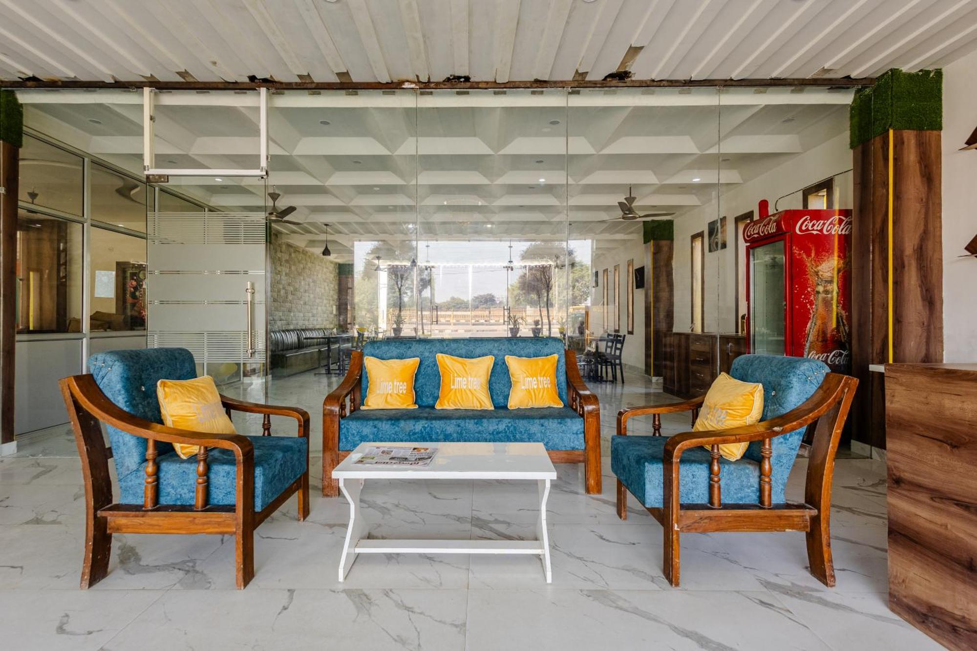 Lime Tree Hotel And Banquet Vrindāvan Extérieur photo