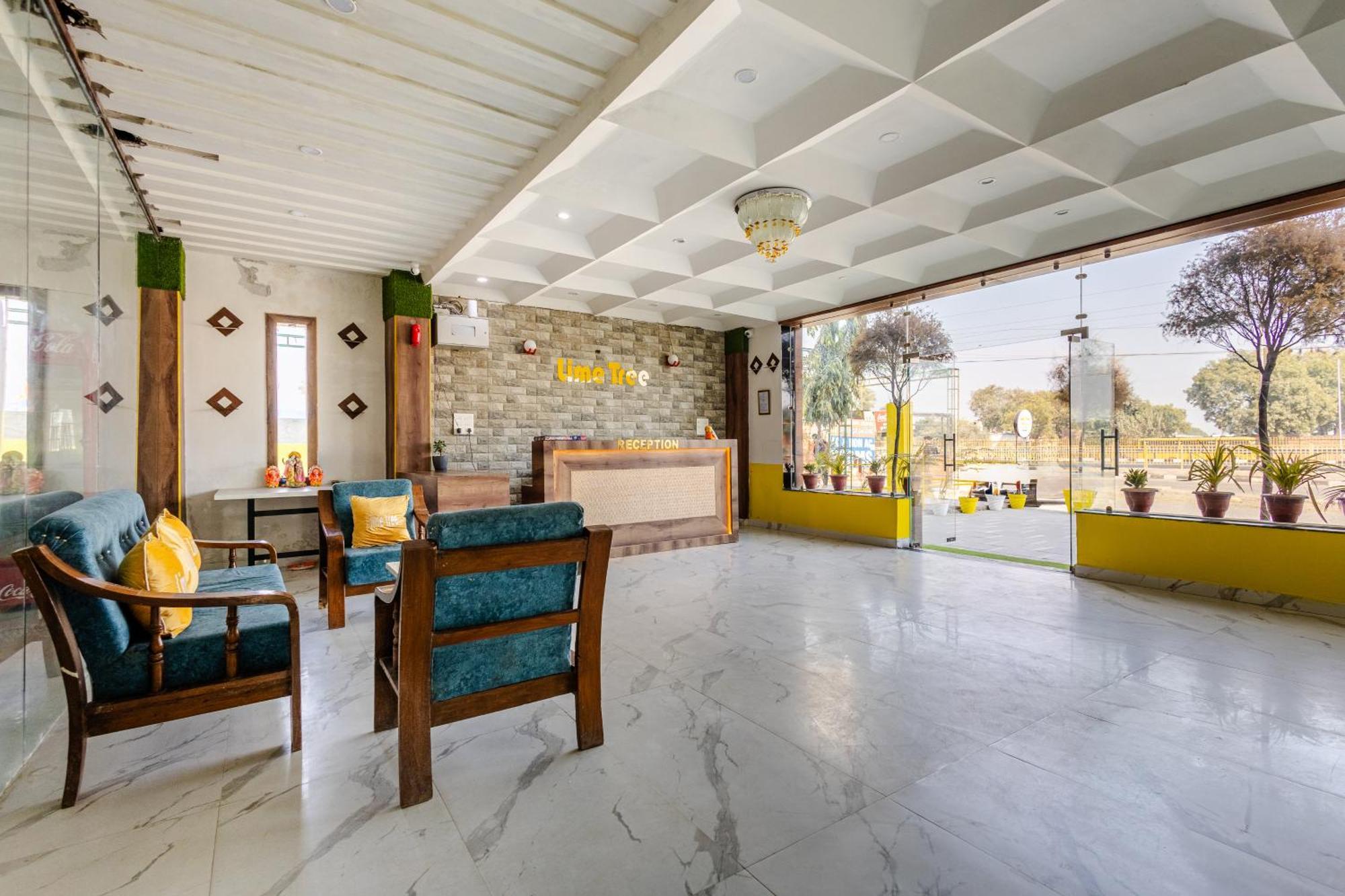 Lime Tree Hotel And Banquet Vrindāvan Extérieur photo