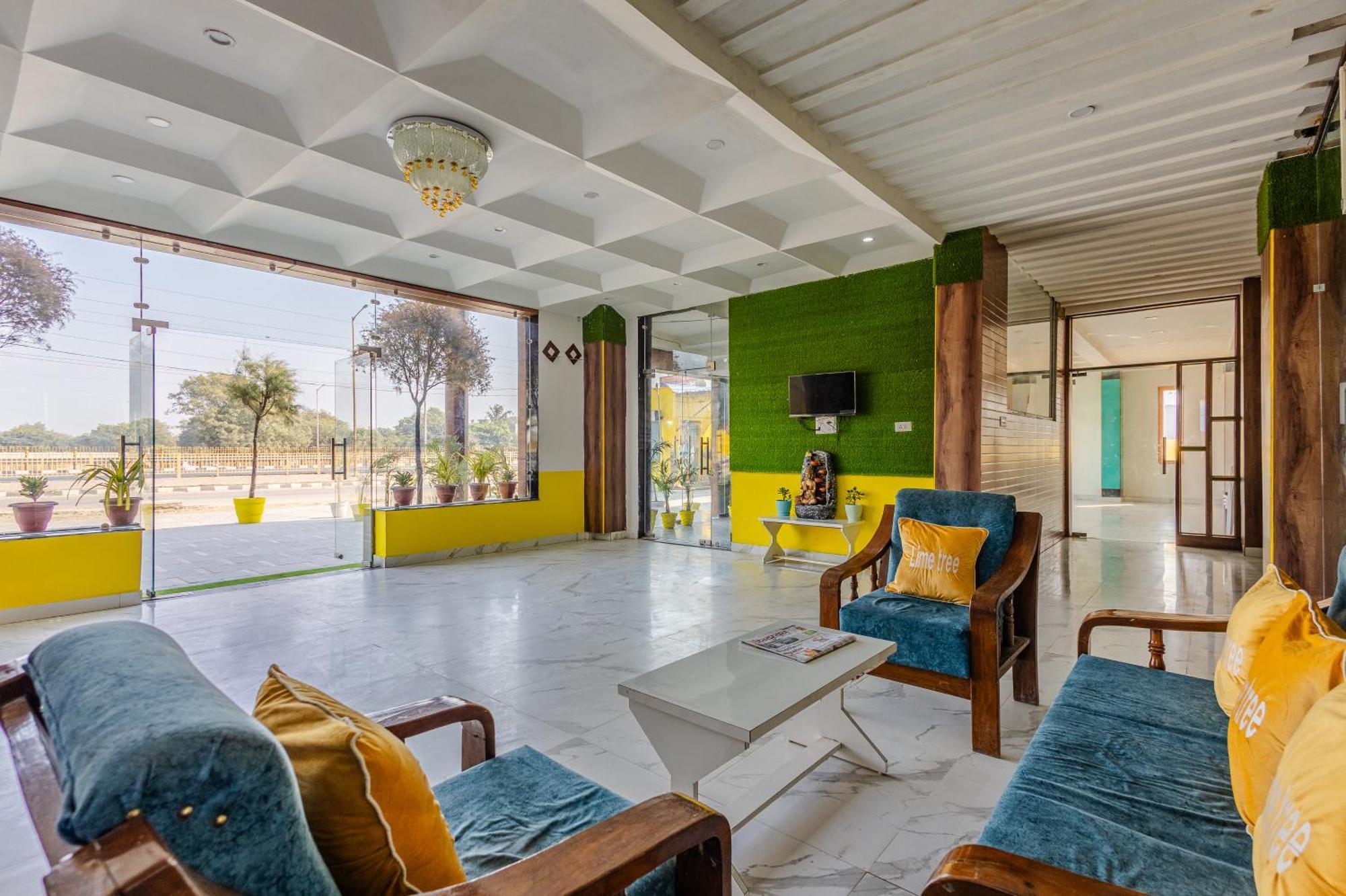 Lime Tree Hotel And Banquet Vrindāvan Extérieur photo