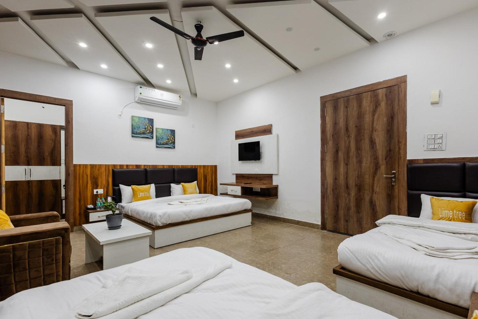 Lime Tree Hotel And Banquet Vrindāvan Extérieur photo