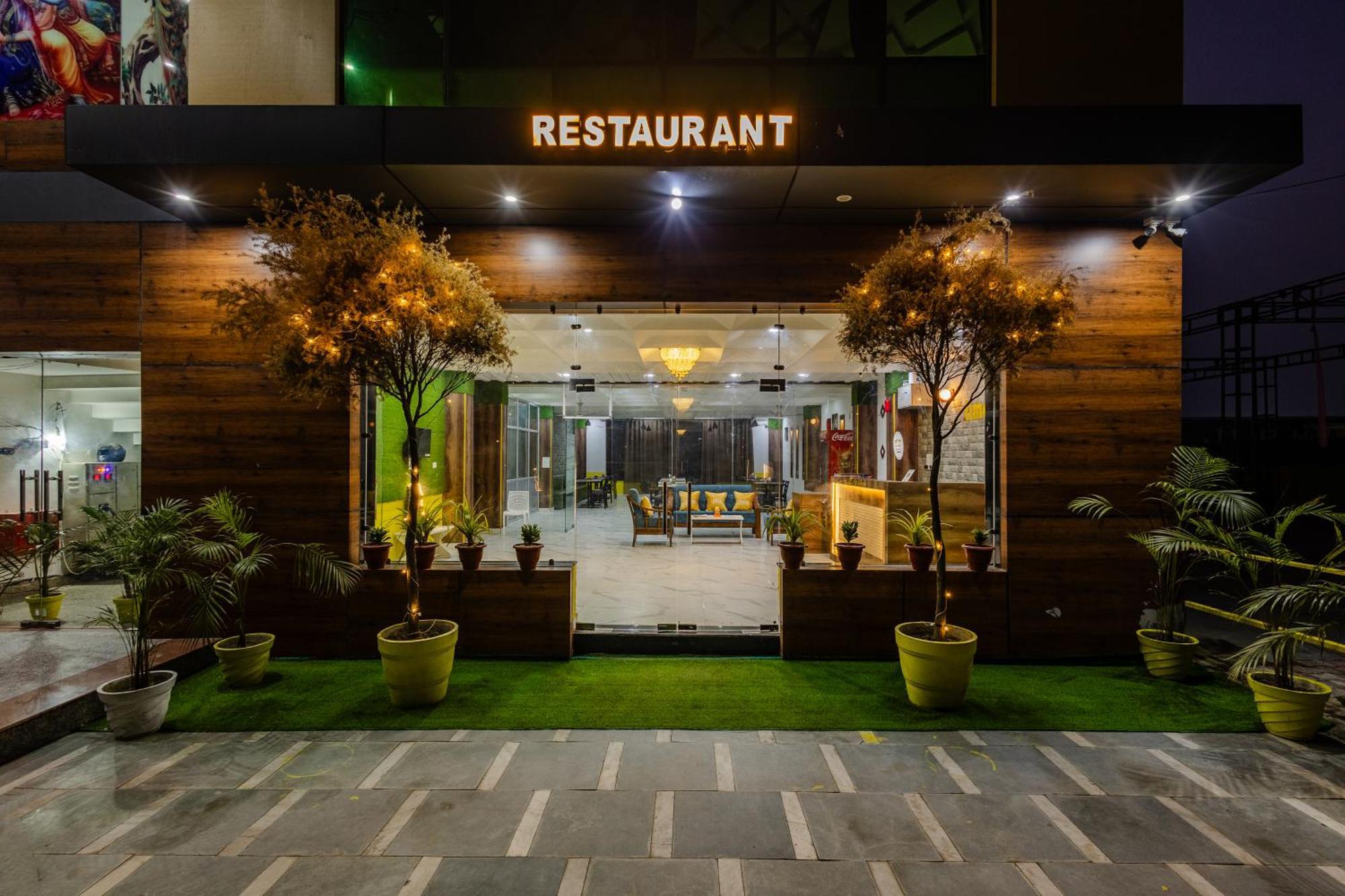 Lime Tree Hotel And Banquet Vrindāvan Extérieur photo