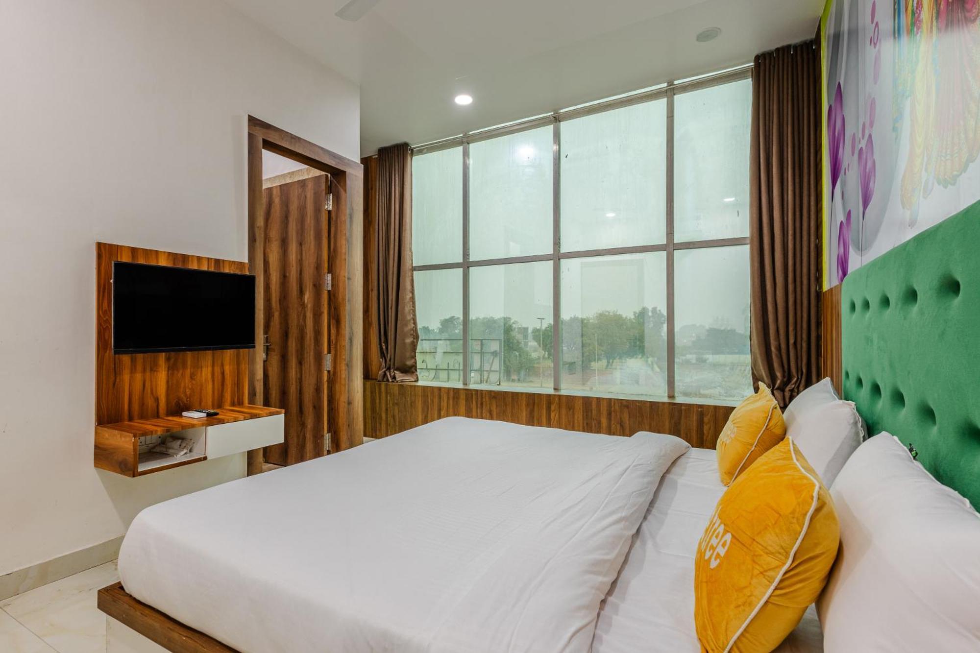 Lime Tree Hotel And Banquet Vrindāvan Extérieur photo