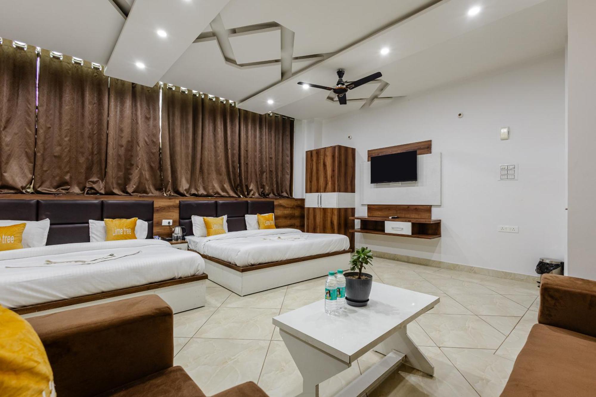 Lime Tree Hotel And Banquet Vrindāvan Extérieur photo