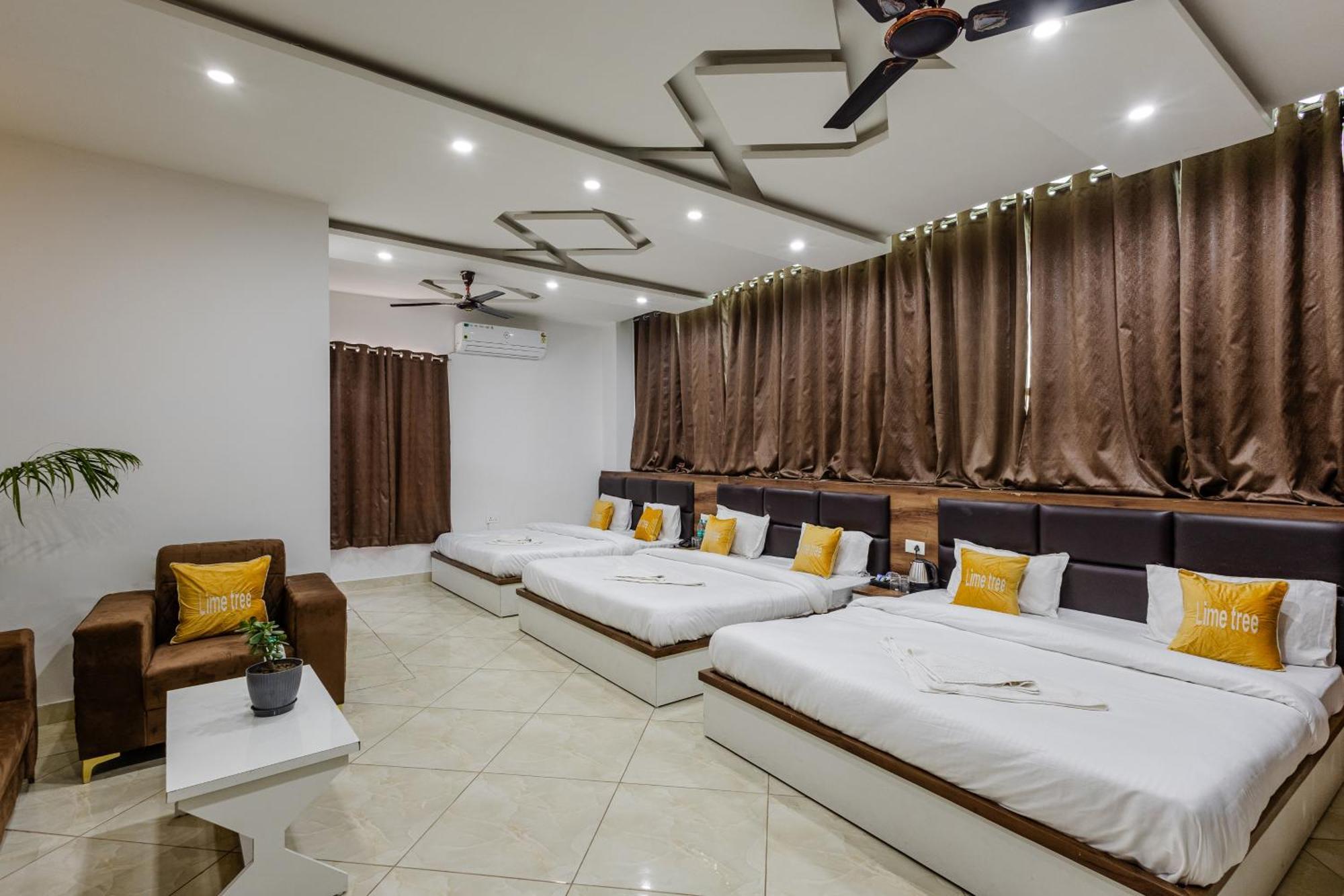 Lime Tree Hotel And Banquet Vrindāvan Extérieur photo